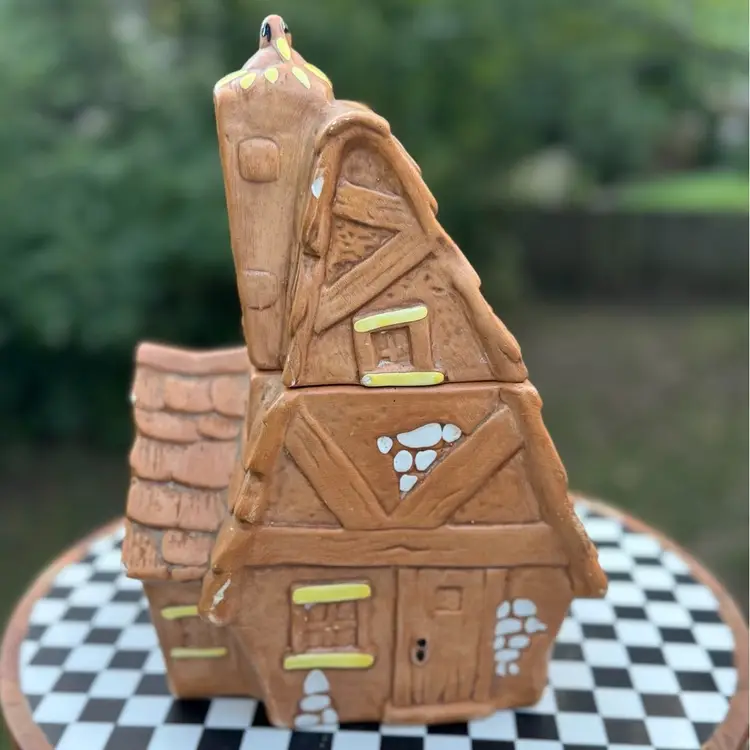 Mid-Century Twin Winton Leaning Shack Cookie Jar
