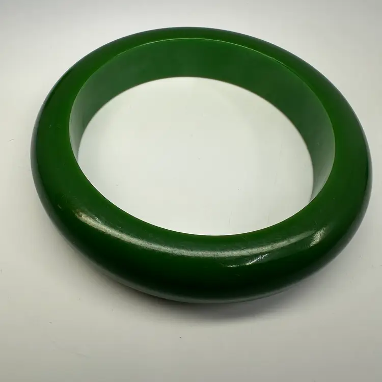 Bakelite Green Bangle .5”