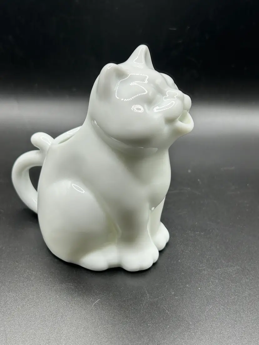 White Cat Creamer Taiwan.