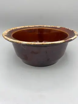 Hull Crestone Oven-Proof Brown Round Casserole Dish..5-12
