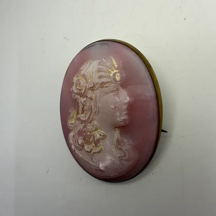Vintage Victorian Style Carved Pink Cameo Brooch