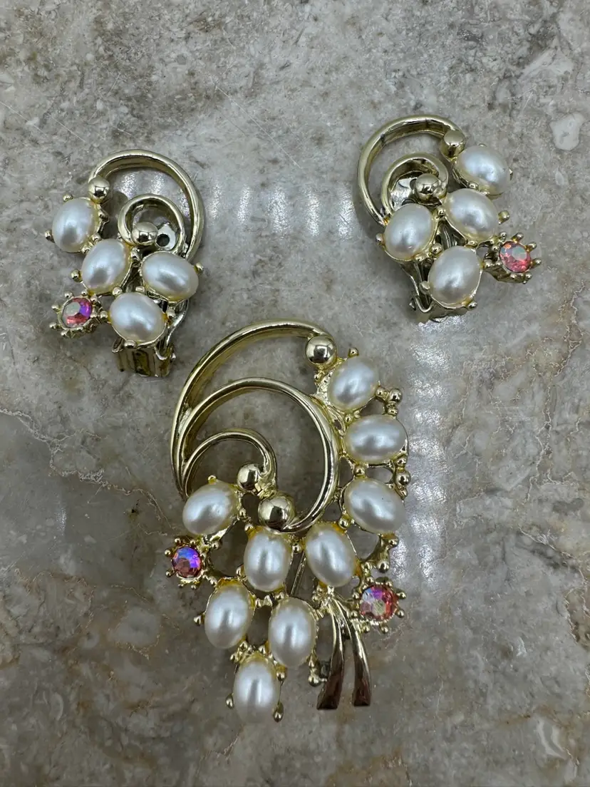 Vintage Gold Tone Faux Pearl AB Stone Brooch And Clip On Earrings Set