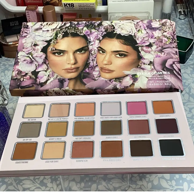 Kylie Cosmetics Pressed Powder Eyeshadow 18 Shade Palette