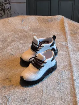 #01 Minibrand sneakers