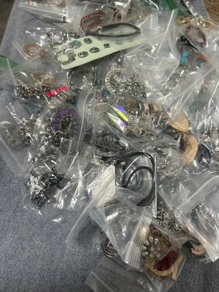 Jewelry $1 Starts! Tis The Season Think Gift Giving!!