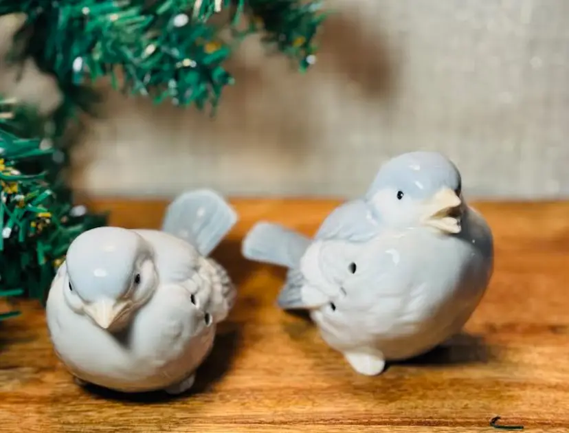 3" Potpourri Holder Porcelain Bird Andrea by Sadek • Vintage Figural Baby Bird