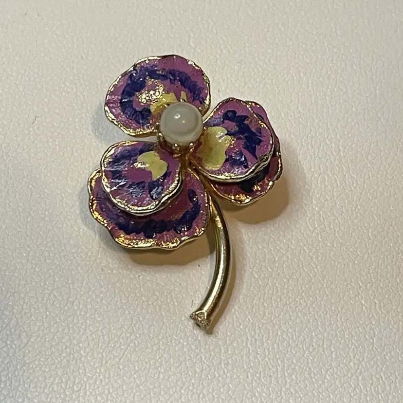 Pansy 1.25” Brooch (some Luster Wear On Top Of Faux Pearl)