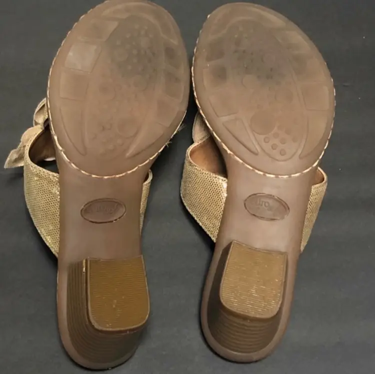 Leather Gold Thong Sandals With Floral Design