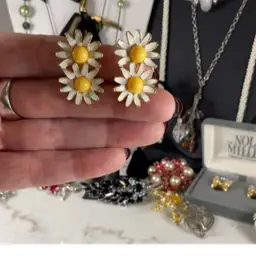 #09 - Collectable Vintage Jewelry & More!