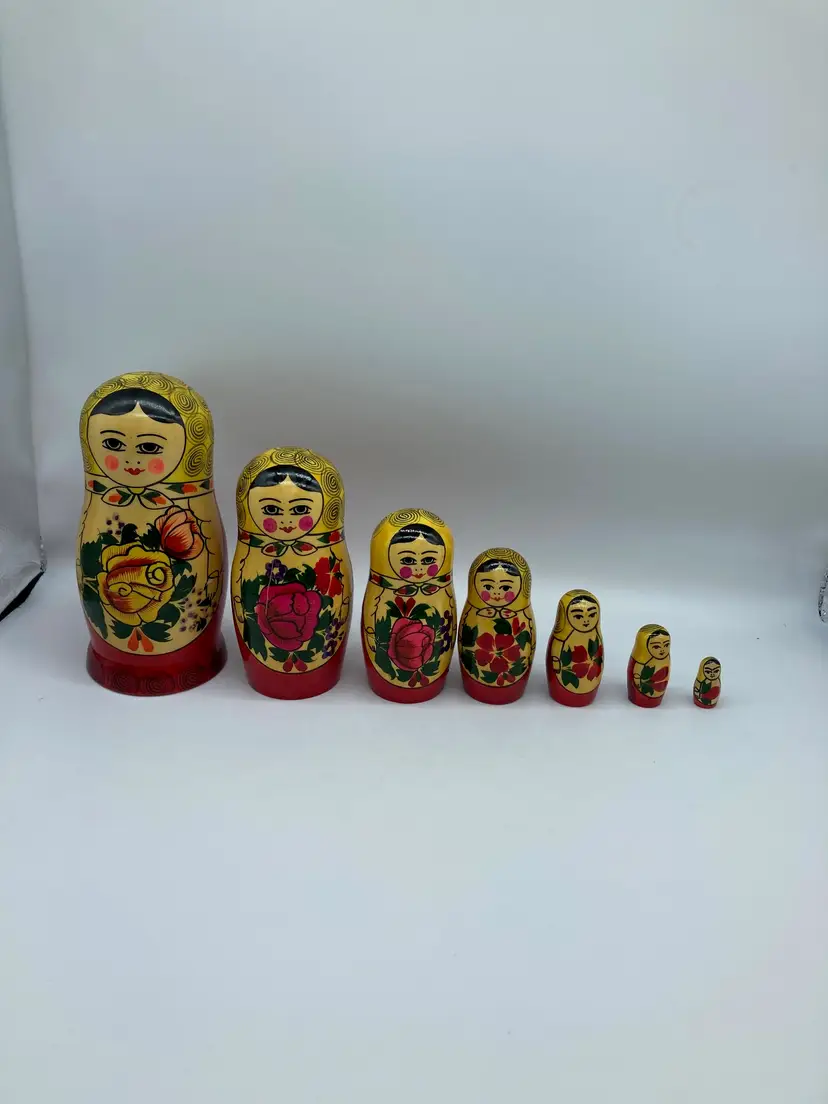 Vintage Russian Matryoshka Nesting Dolls 7 Count Wood Made In Russia