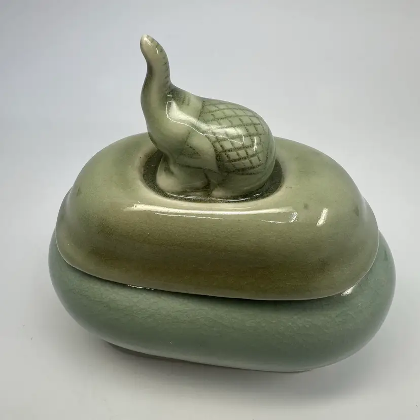 Baan Celadon Glaze Elephant Trinket Box Dish