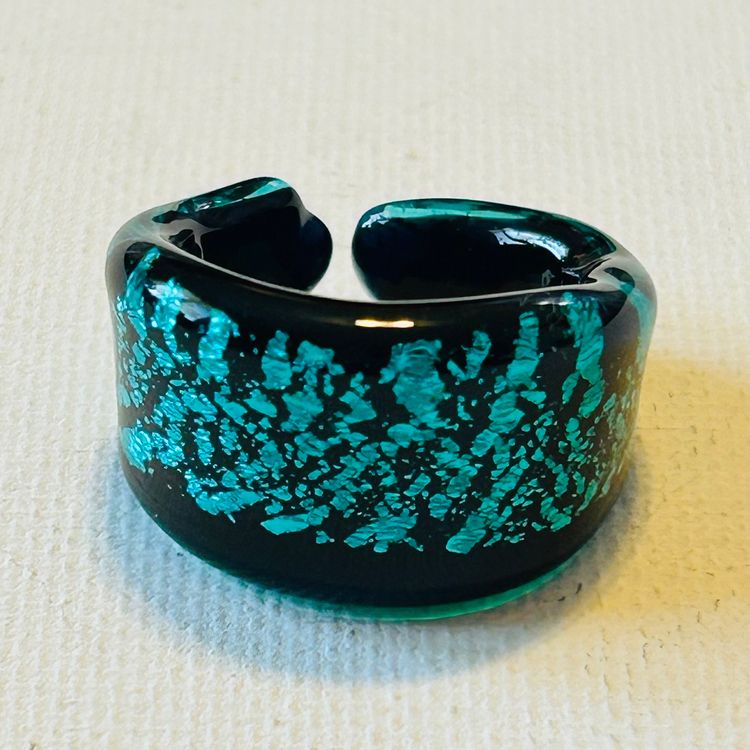 Vintage Murano Style Green Black Foil Art Glass Ring Size 6.75