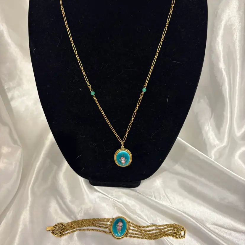 Vintage Goldette Estate Jewelry Pendant Necklace Bracelet Set Floral Design