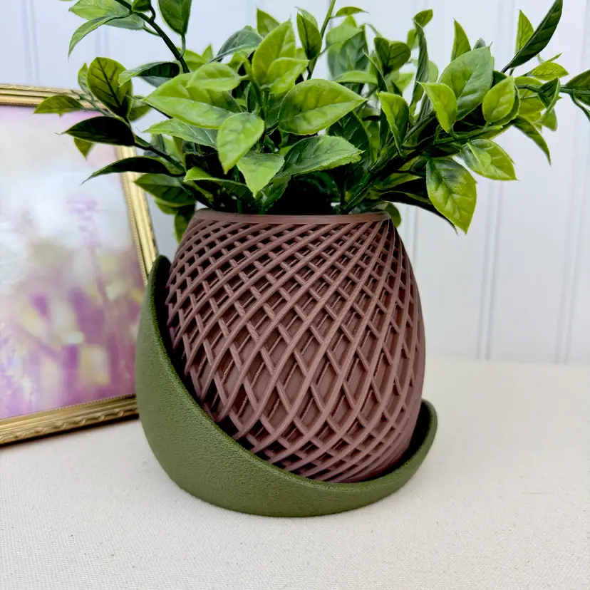 The Stryde Planter, Indoor Flower Pot, Tabletop Planter. Diamond Lattice Design