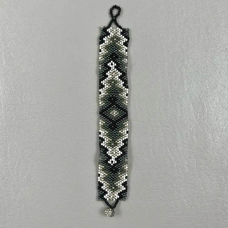 Hand Beaded Geometric Design Bracelet 7"x1" Black Gray Silver