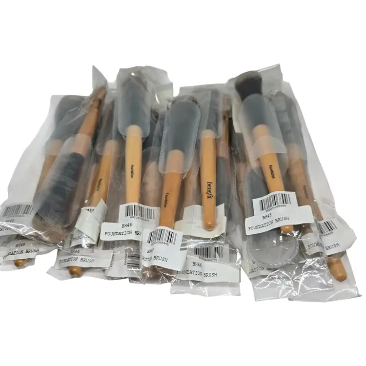 Benefit Foundation Brush – Lot of 20 – New Sealed – Wooden Handle Makeup Brushes Bulk