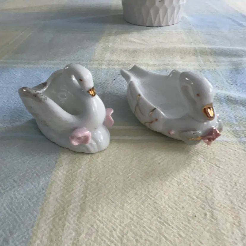 Vintage Pair White Swan AshtrayTrinket Holder Gold Trim Pink Rose Flower Ceramic