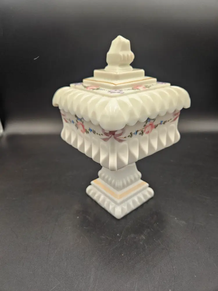 Westmoreland Rose and Bow Wedding Cake Box Lid Damaged!