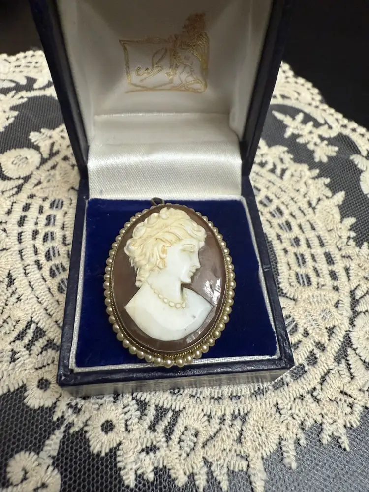 Vintage 900 silver and shell Brown cameo pendant brooch