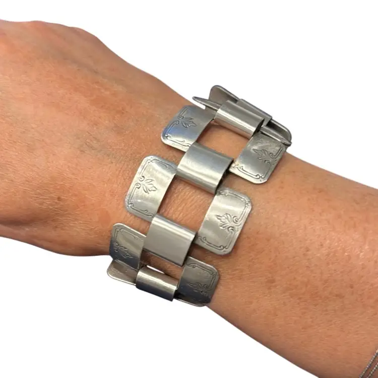 1970’s Sarah Coventry Melody Etched Silvertone Wide Panel Bracelet 7.25"