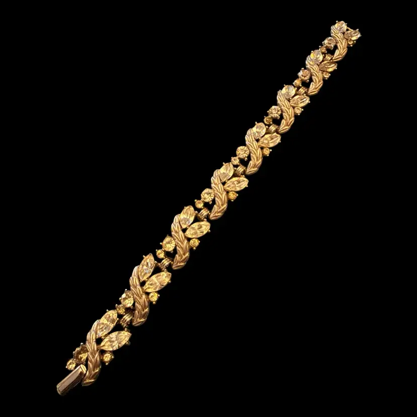 Crown Trifari Rhinestone Silver Tone Laurel Wreath Bracelet 7.5”