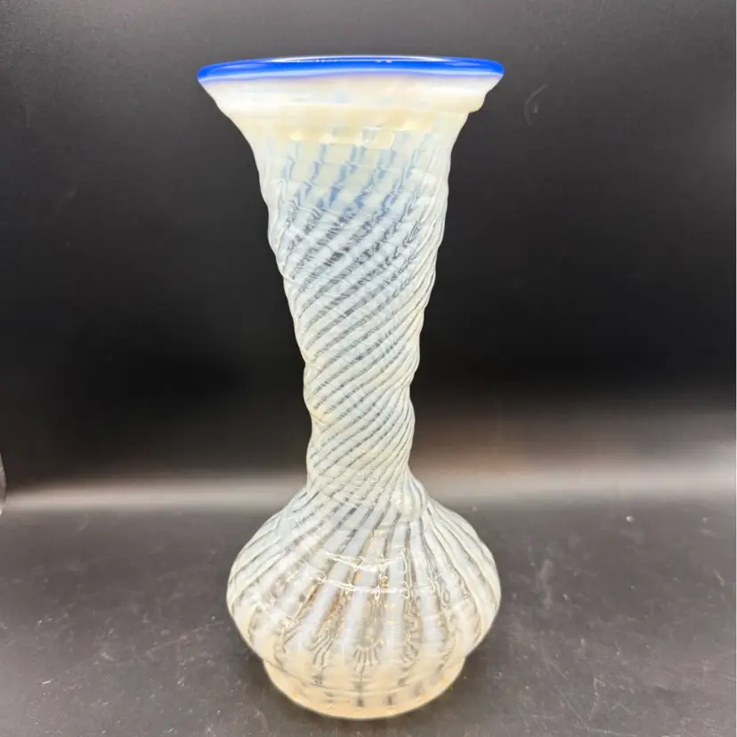 Fenton Blue Ridge Crest Swirled White Vase