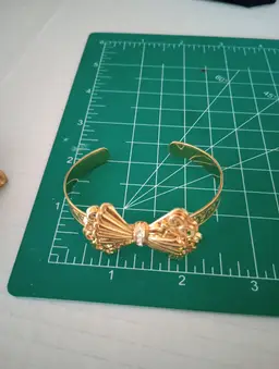 Vintage Avon bow bracelet