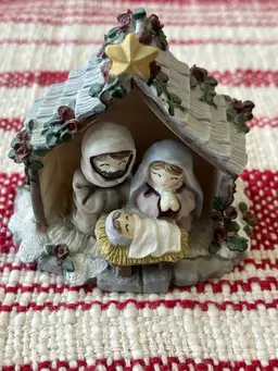 Vintage Miniature Nativity Scene, 2.5 X 2 X 1.5"