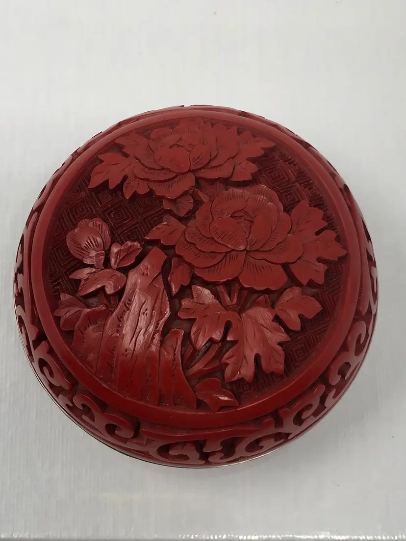 Red Cinnabar Carved Lacquerware Trinket Box