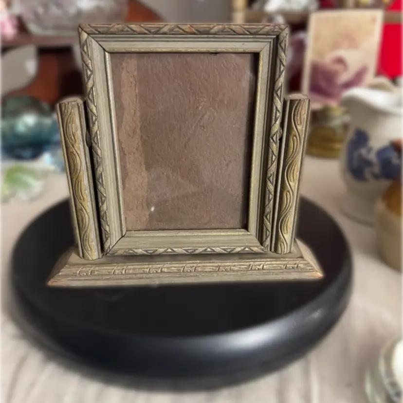 VTG. Photo Swivel Picture Frame