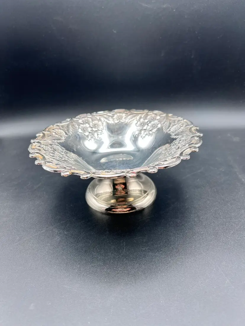 Beautiful Vintage Tarnish Resistant Silver-Plated Ornate Flower Design Candy Bowl
Made in Japan
