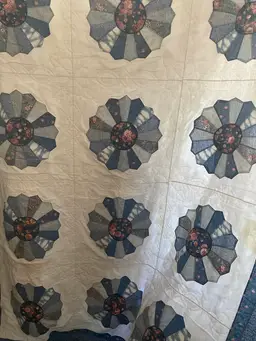 Dresden Plate Quilt 88 X 72