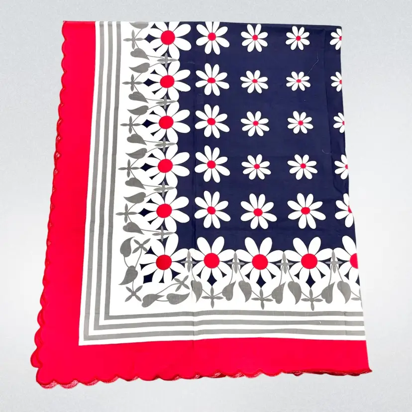 Red White And Blue Daisy Scalloped Edge Tablecloth 70"x52"