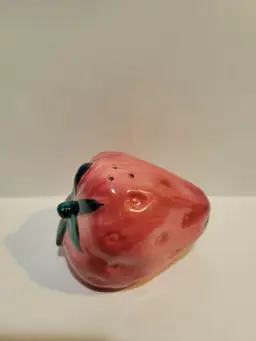 Single Strawberry Salt or Pepper Shaker Vintage Japan 3"