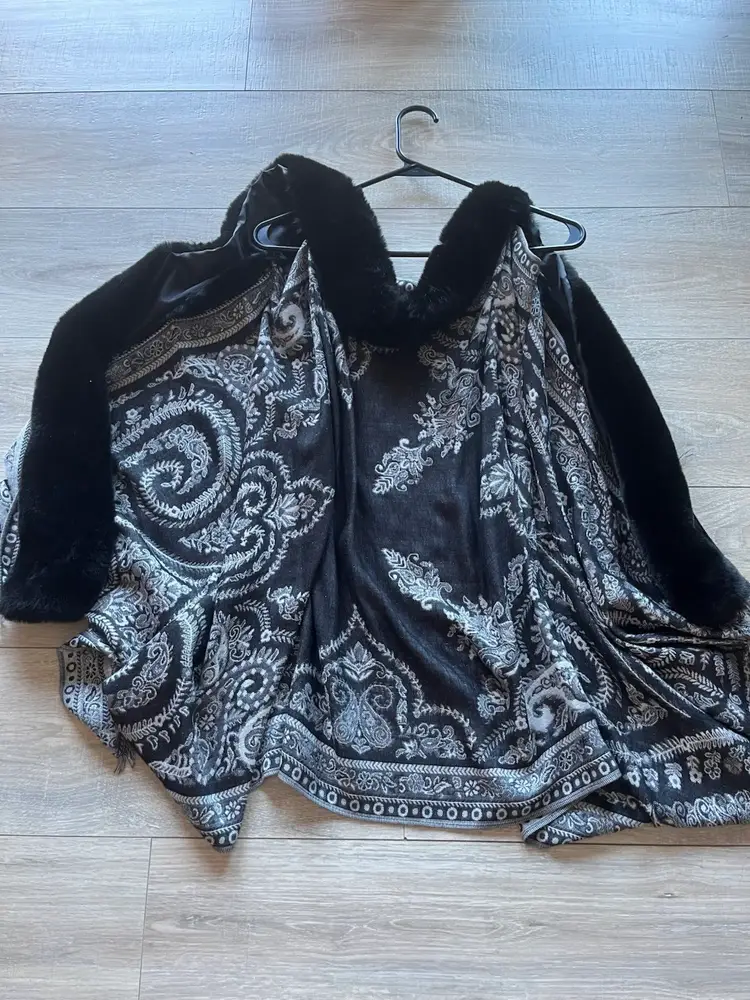 Chico’s Wrap Poncho Caplet Removable Black Faux Fur One Size