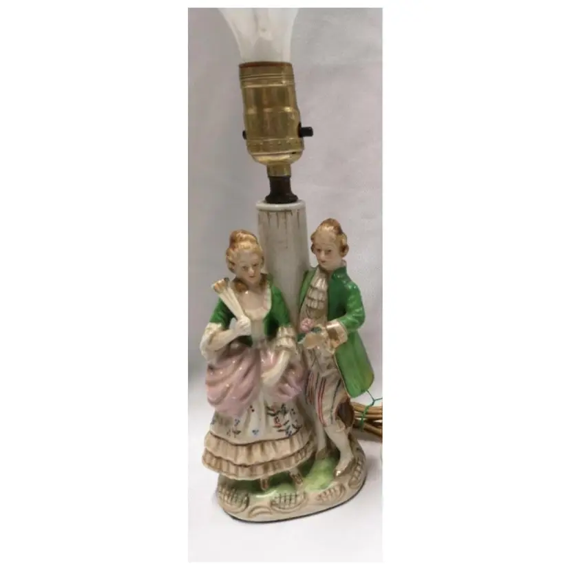 Vintage  Courting  Scene Victorian Couple Porcelain Figural Table/Boudoir Lamp