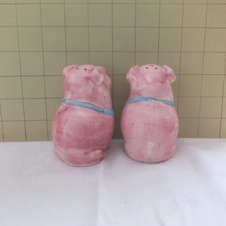 Sitting Pink Pig Salt & Pepper Shaker Set