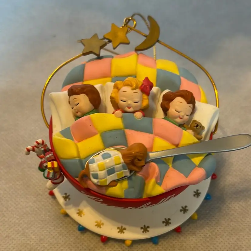 Campbell’s soup kids children sleeping in a bowl Christmas ornament 1993