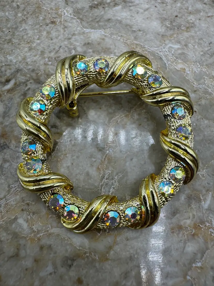 #01 Vintage Gold Tone Multi Textured Open Circle Wreath Double Aurora Borealis Brooch 1.5”