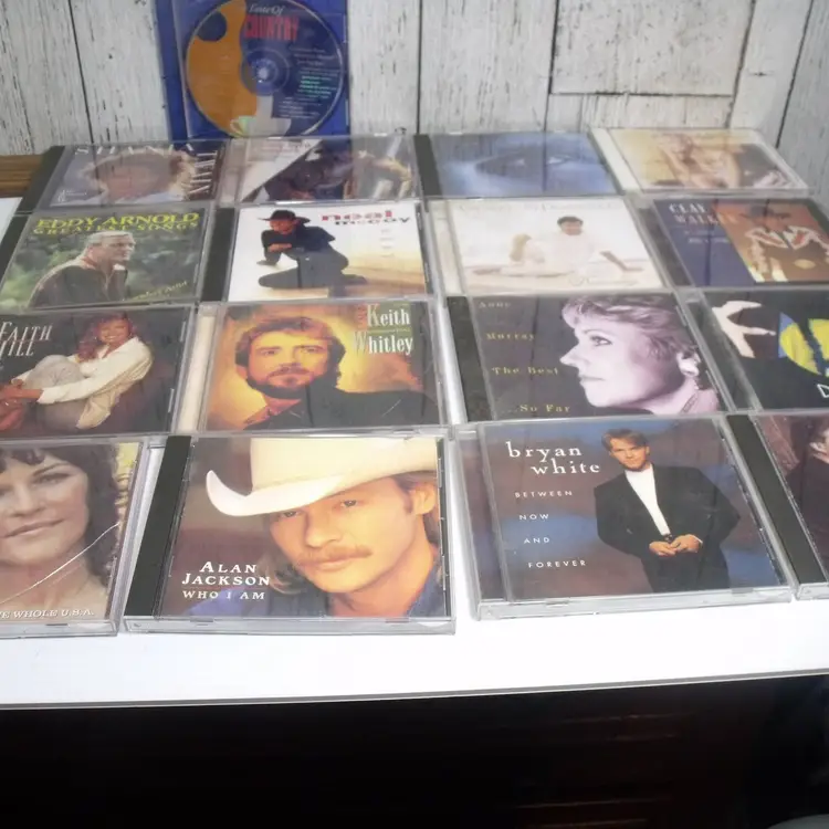 Lot Of 17 Country Music CDs Artists Alan Jackson Shania Garth