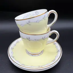 Wedgewood Bone China Cynthia Pale Yellow Flower & Leaf Set Of 2 Teacup & Saucers