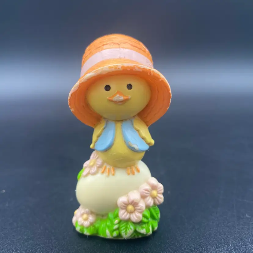 Chickery Chick on Egg 2.75" Toy Figure - Vintage 1976 Hallmark