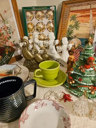 Pop Up Vtg Variety- Christmas, Wall Art, Plates, etc