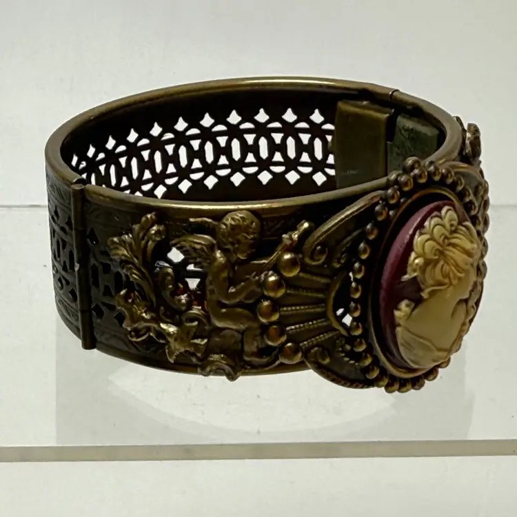 Bronze Tone Openwork Purple Cameo Filigree Hinged Cuff Bracelet Bangle Cherubs