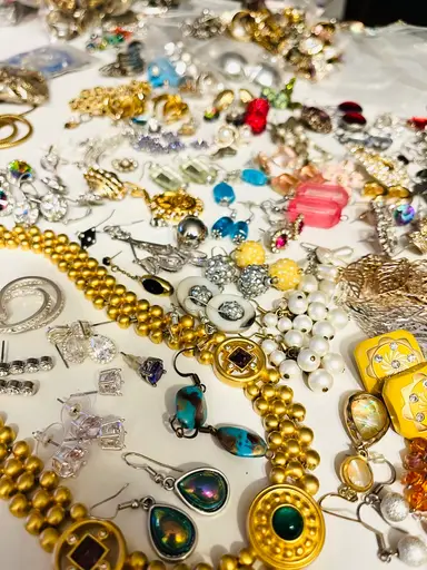 I’ve Got Rings!✨☎️Ring-Ring! It’s Bling (And More) W/ Brooke- CuratedCollections