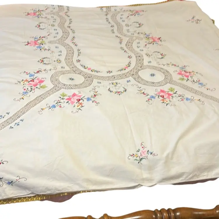 Stunning Huge Appliqué And Lace And Embroidered Coverlet Or Table Cloth Flowers Stunning