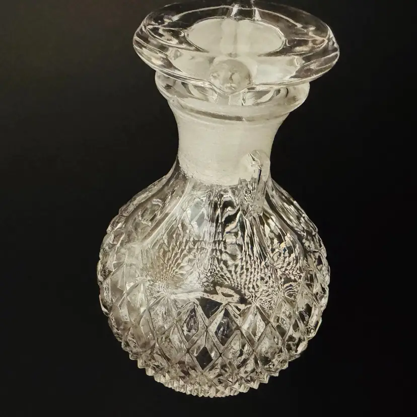 Beautiful Small Decanter or Perfume Bottle
Gorgeous Crystal With A Flat Stopper/Dapper