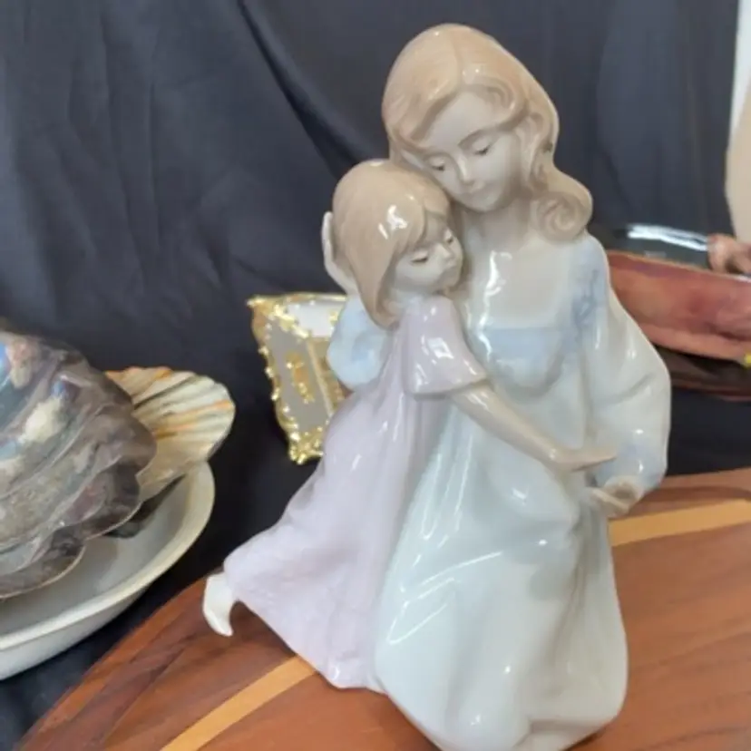 Mom And Daughter Paul Sebastian Porcelain Statue 1990