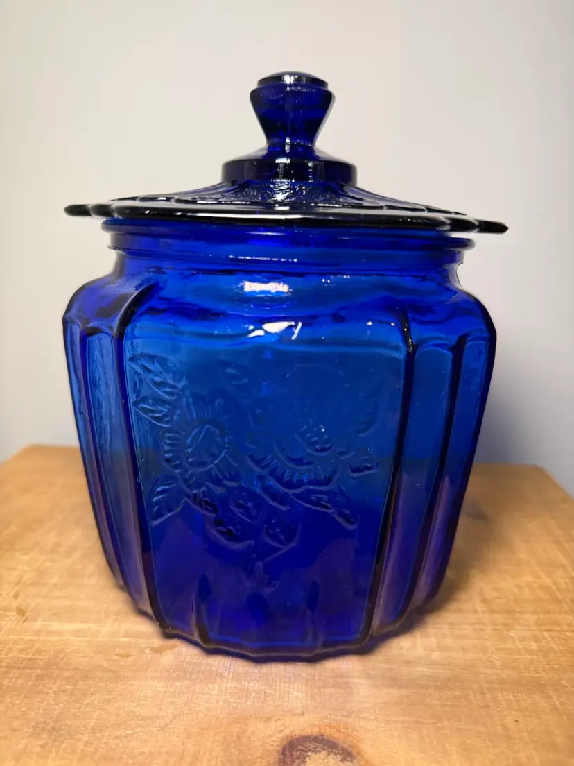 Anchor Hocking Mayfair Cobalt Blue Open Rose Pattern Biscuit Cookie Jar with Lid