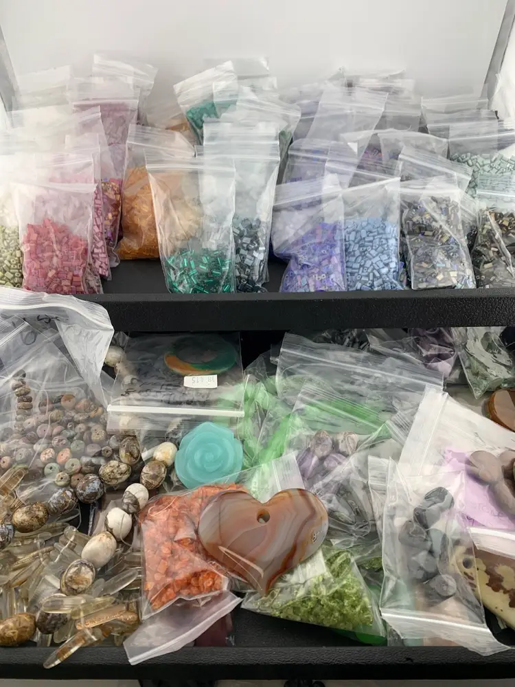 Michigan Amy ~ SNOW DAY Pop Up! Stone & Glass Beads And Jewelry From The Vintage Beading Lot